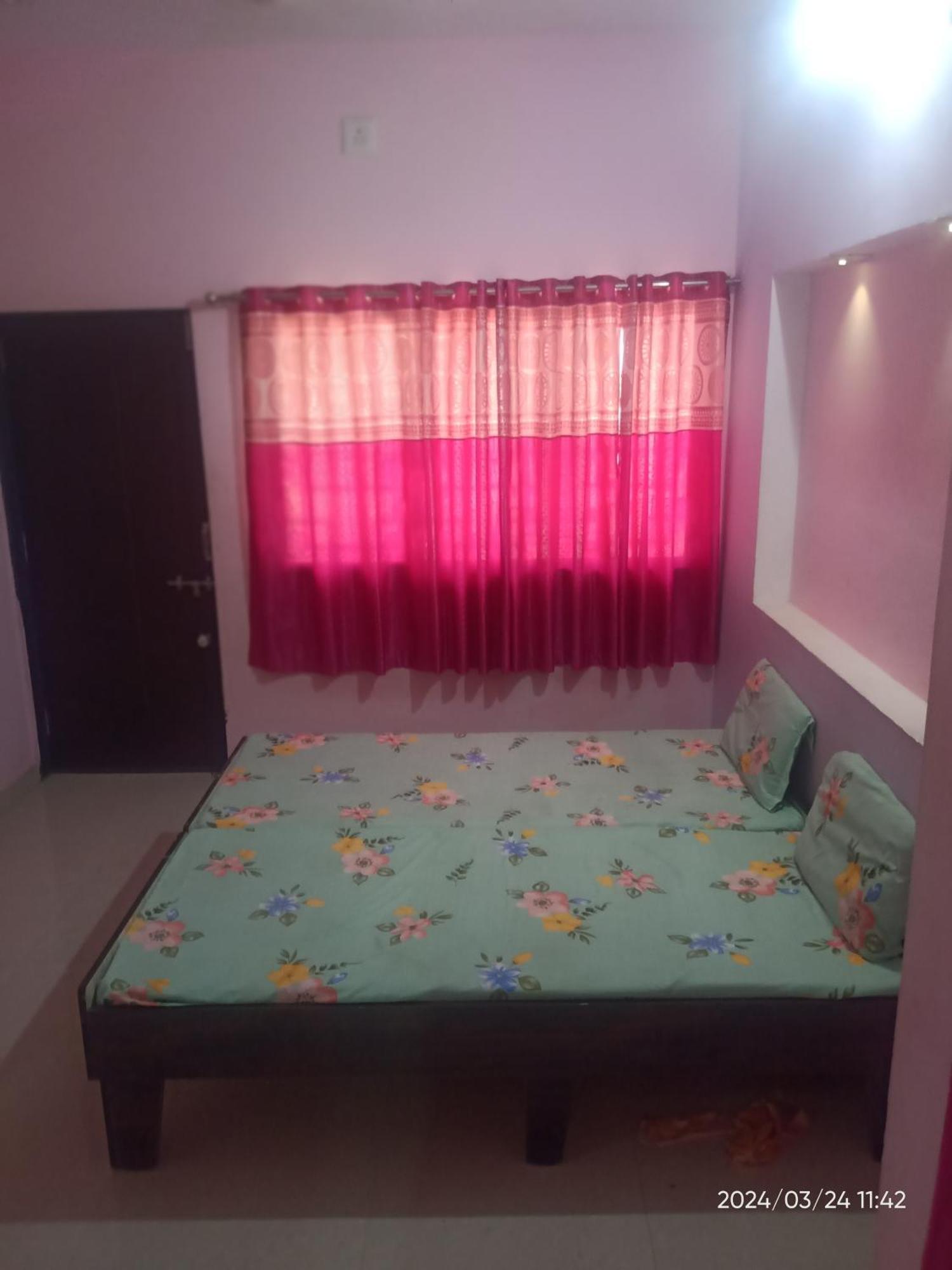 Dwarka Home Stay 2 Only Family Esterno foto