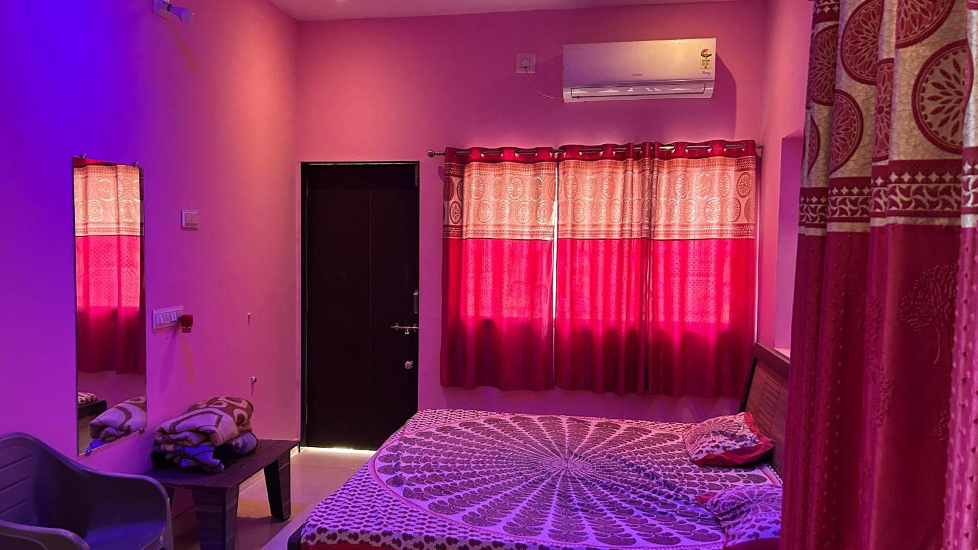 Dwarka Home Stay 2 Only Family Esterno foto